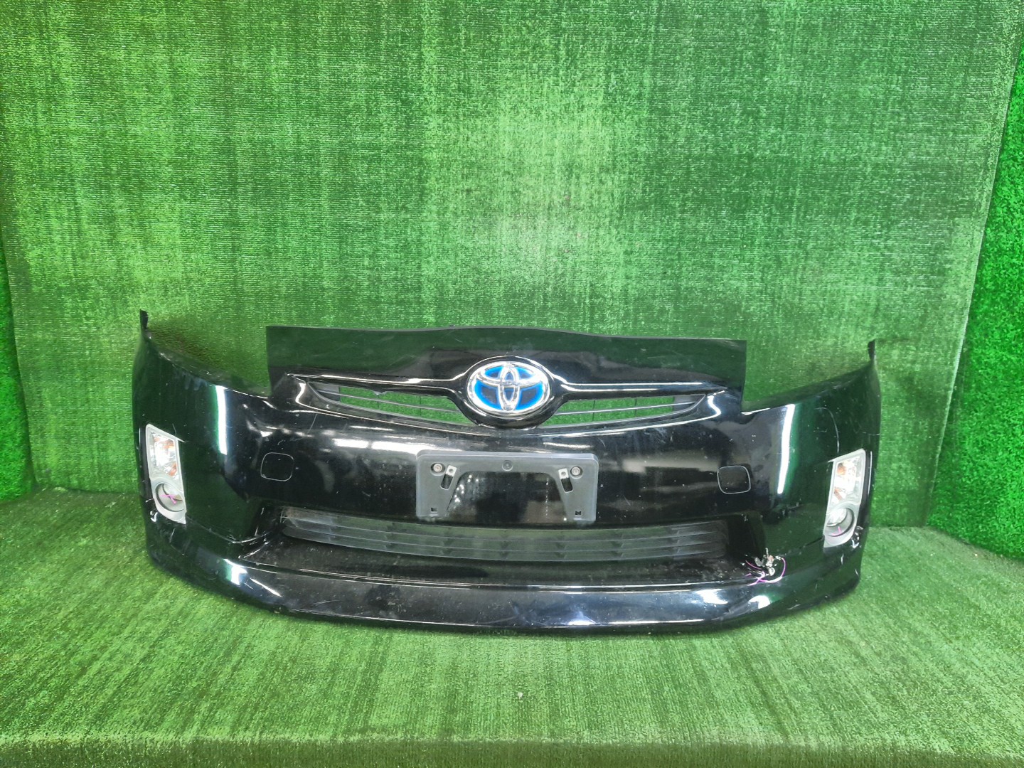 Бампер передний TOYOTA PRIUS ZVW30 9779 1 ракурс