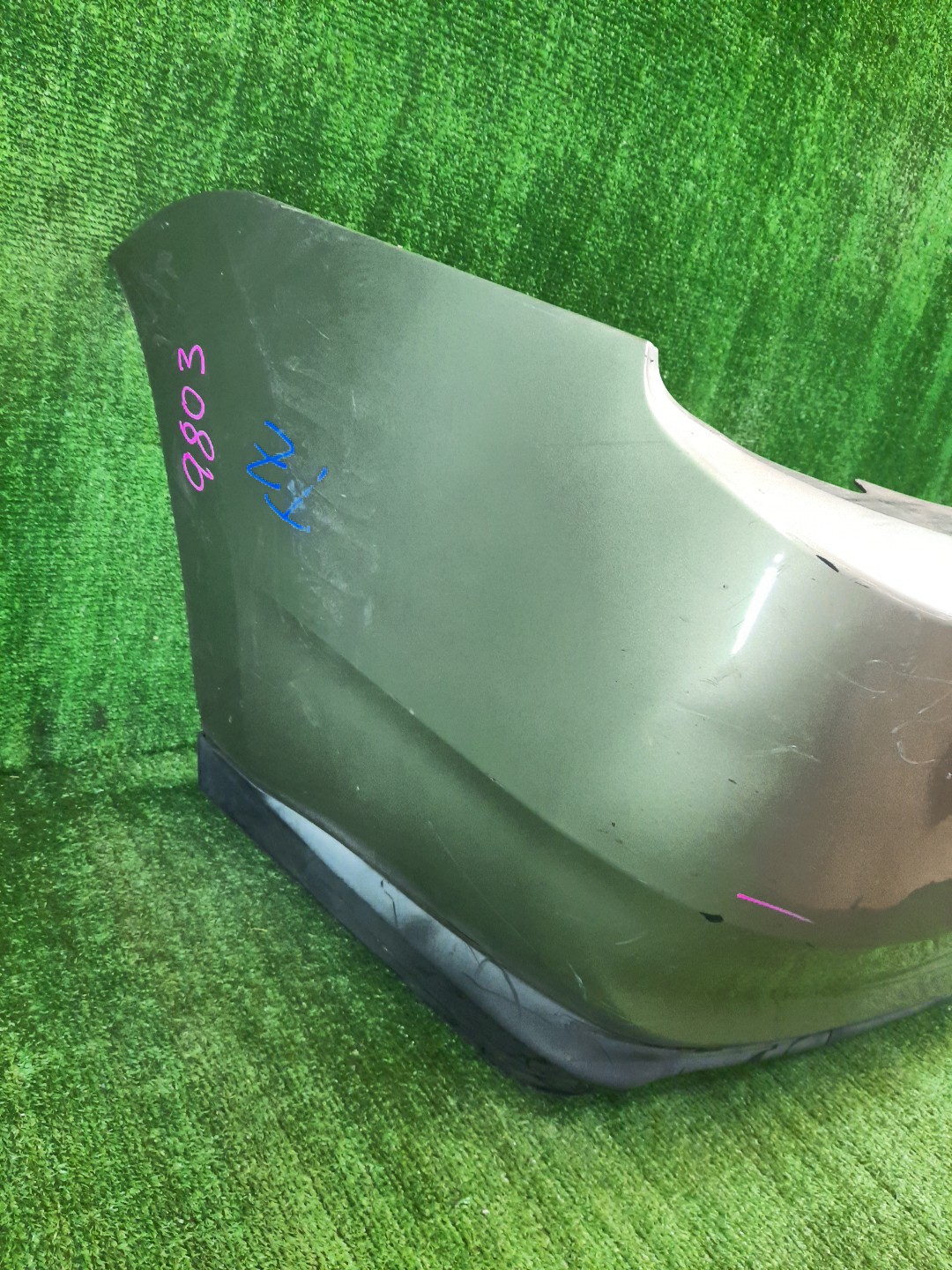 Бампер задний TOYOTA PRIUS NHW20 9803 2 ракурс