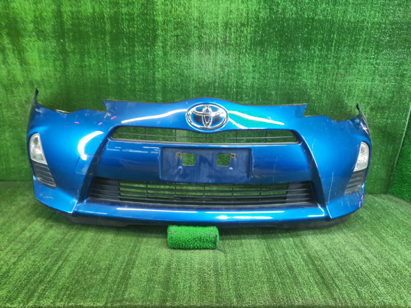 Бампер передний TOYOTA AQUA NHP10 9834 1 ракурс