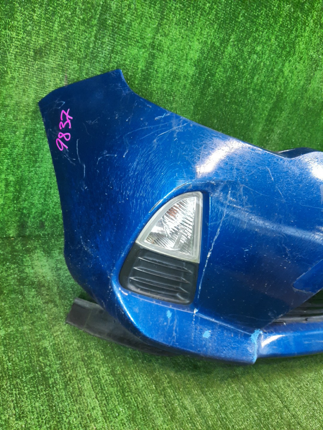 Бампер передний TOYOTA AQUA NHP10 9837 2 ракурс