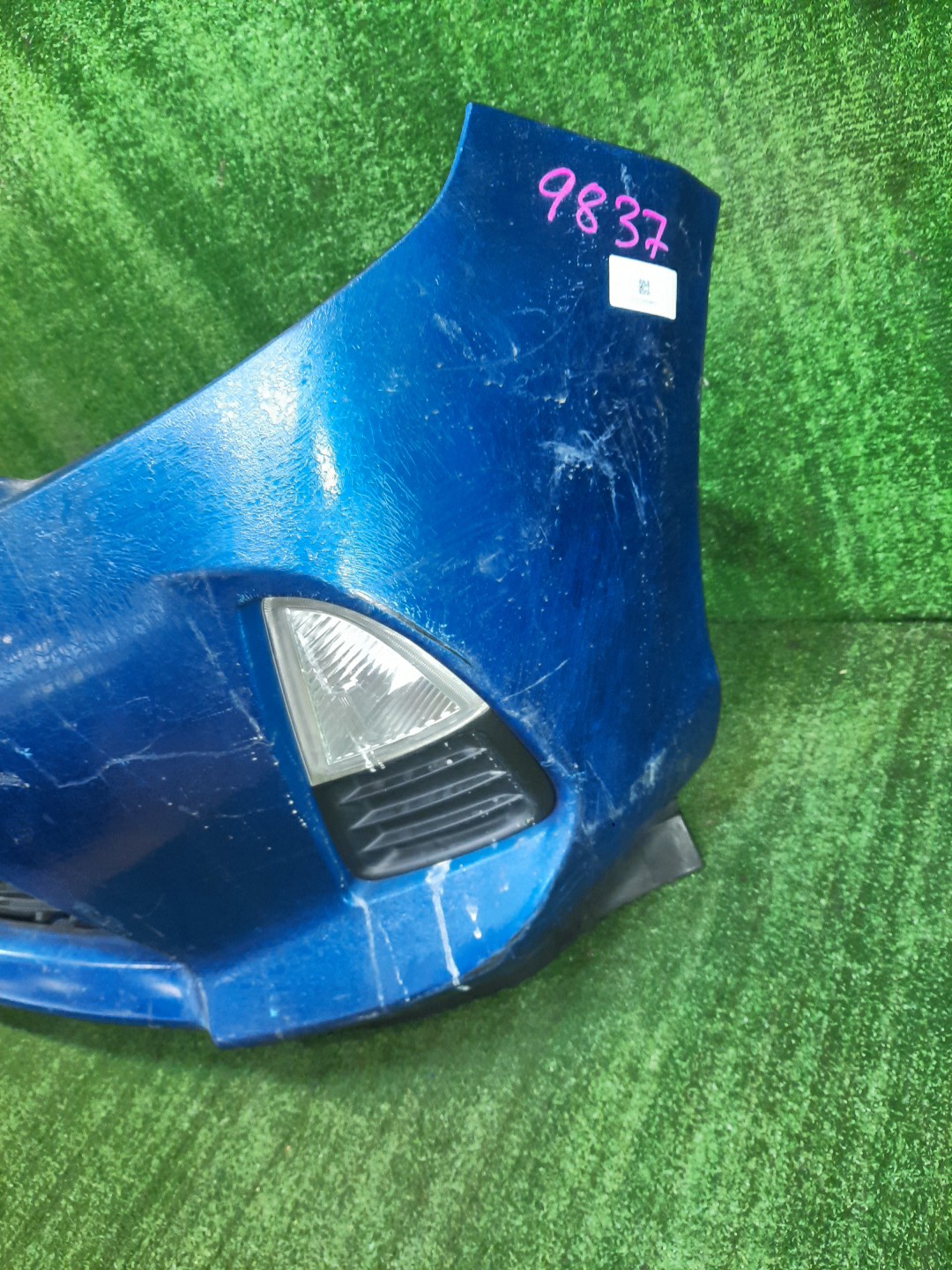 Бампер передний TOYOTA AQUA NHP10 9837 5 ракурс