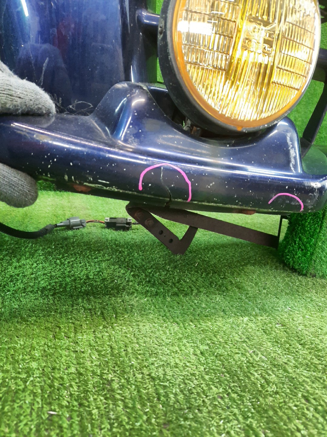 Бампер передний NISSAN AVENIR W10 9897 4 ракурс