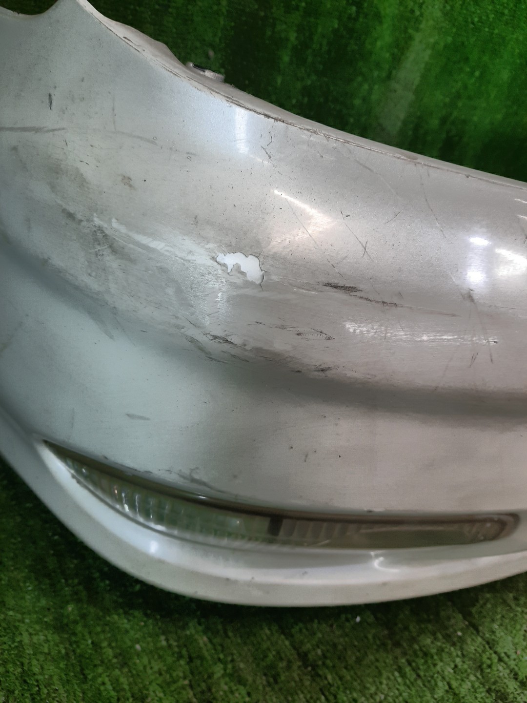 Бампер передний для NISSAN CEFIRO A33, 10083 3 ракурс Бампер передний для NISSAN CEFIRO A33, 10083 3 ракурс