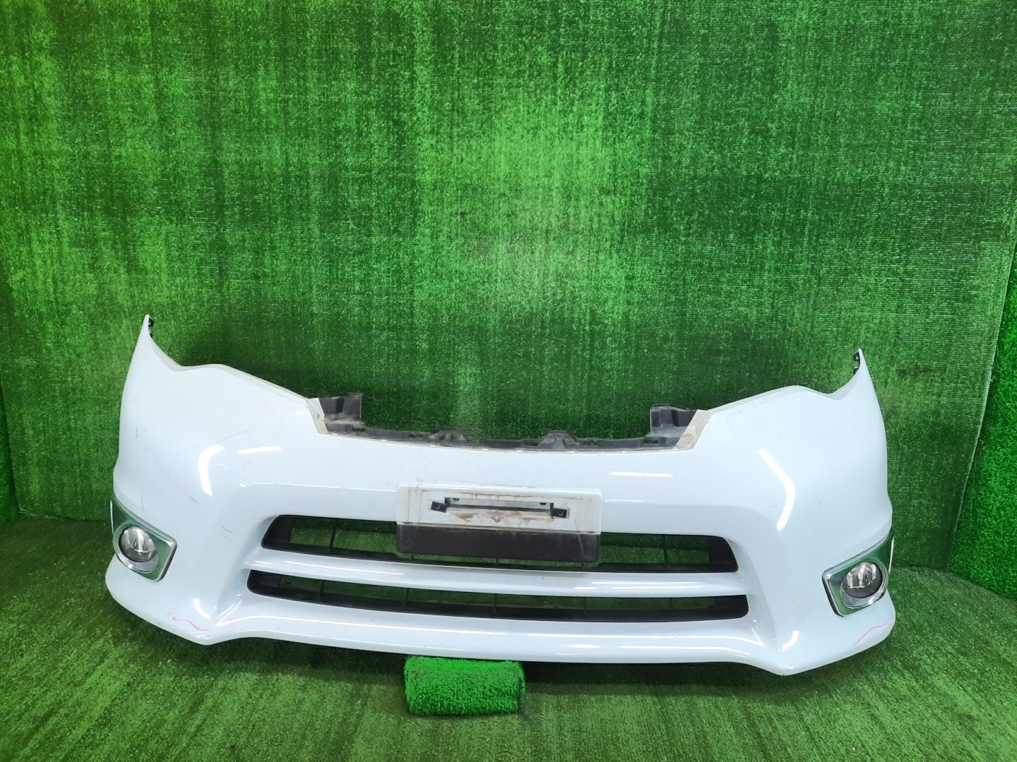 Бампер передний NISSAN SERENA C26 10287 1 ракурс