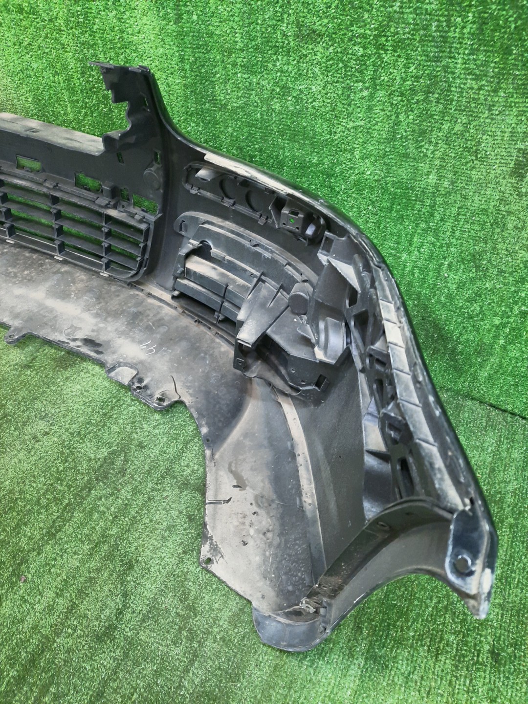 Бампер передний VOLKSWAGEN GOLF V 1K1 10374 5 ракурс