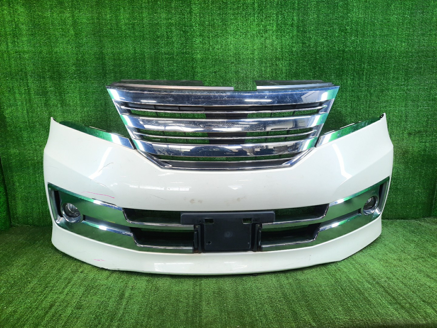 Бампер передний NISSAN SERENA C26 10422 1 ракурс