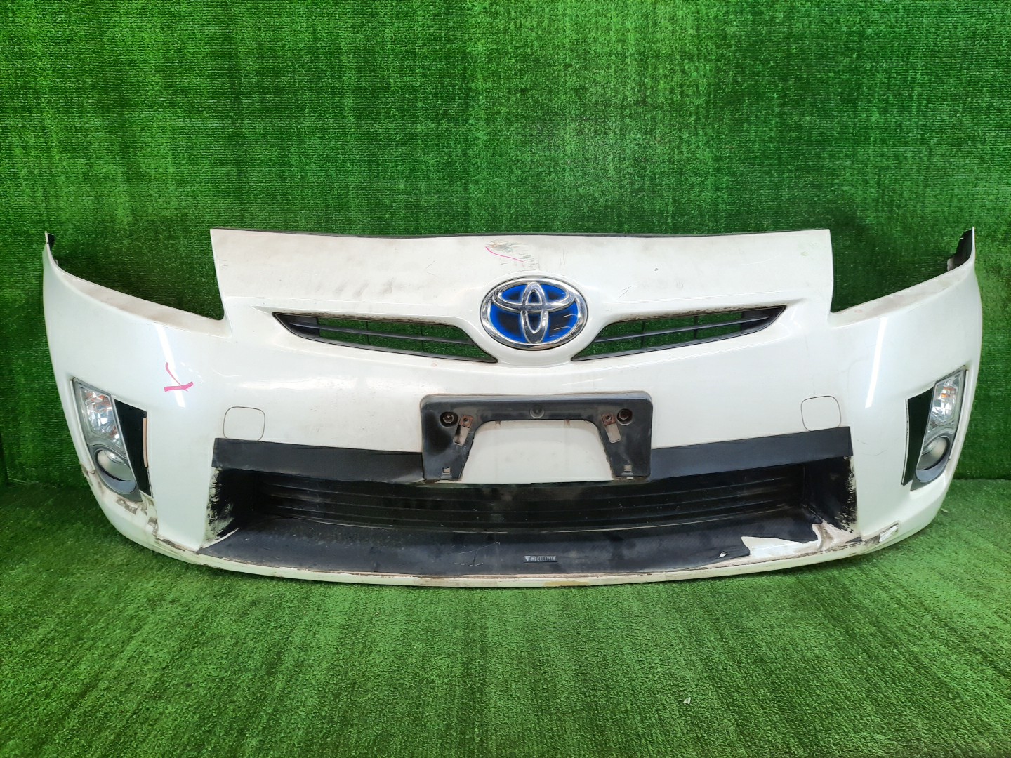 Бампер передний TOYOTA PRIUS ZVW30 10500 1 ракурс