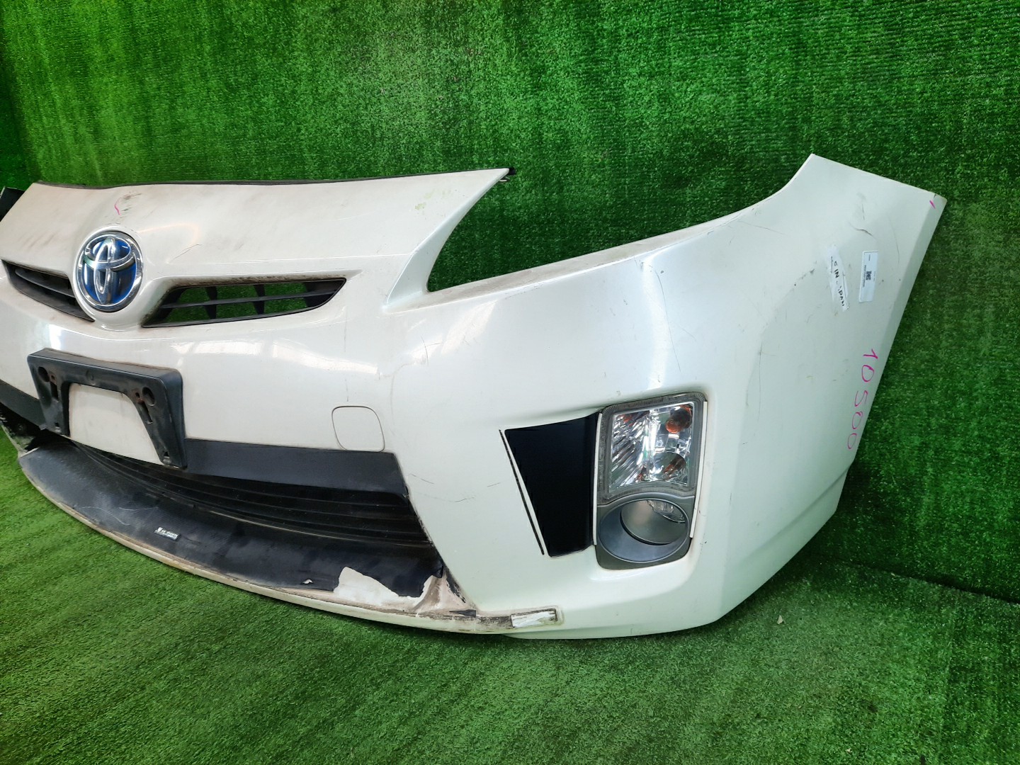 Бампер передний TOYOTA PRIUS ZVW30 10500 2 ракурс