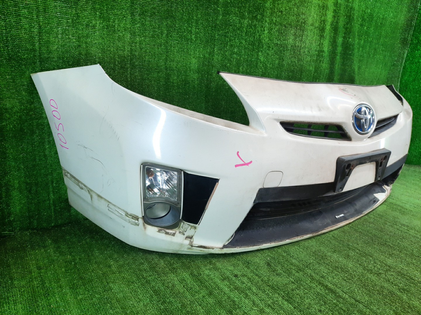Бампер передний TOYOTA PRIUS ZVW30 10500 3 ракурс