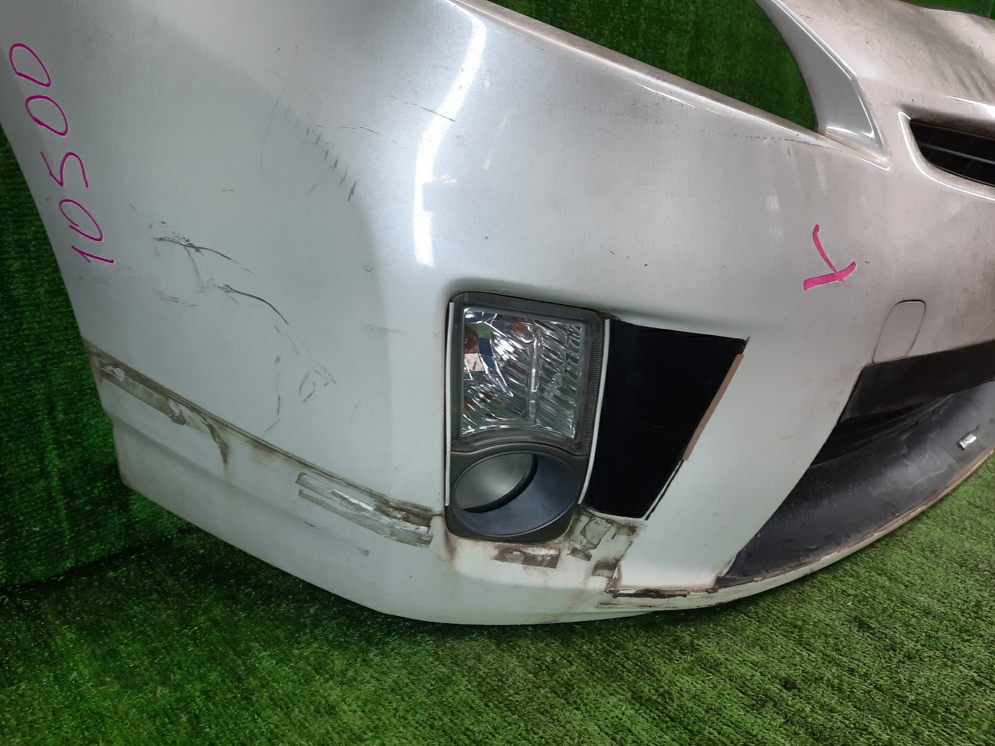 Бампер передний TOYOTA PRIUS ZVW30 10500 4 ракурс