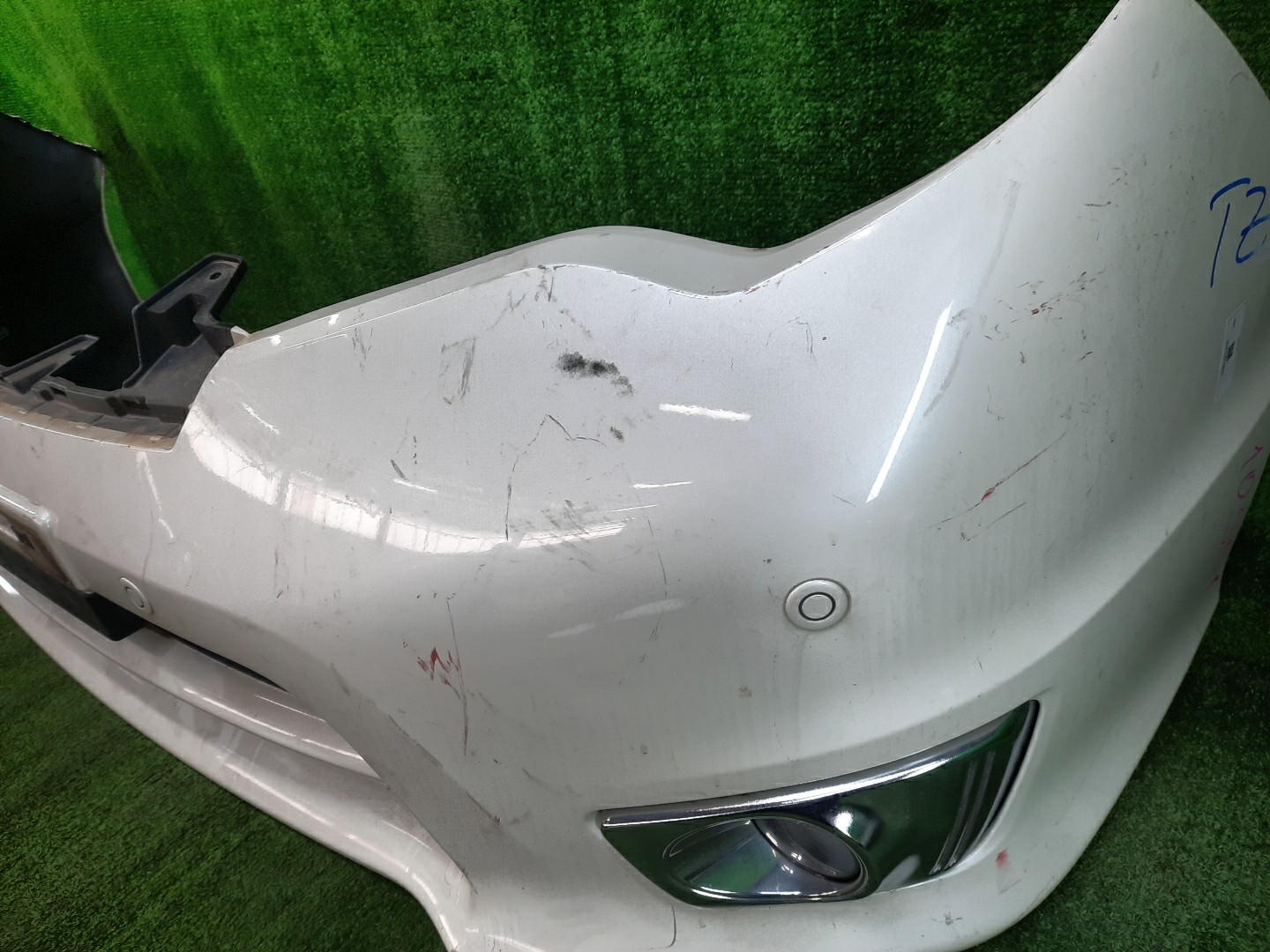 Бампер передний NISSAN SERENA C26 10501 5 ракурс