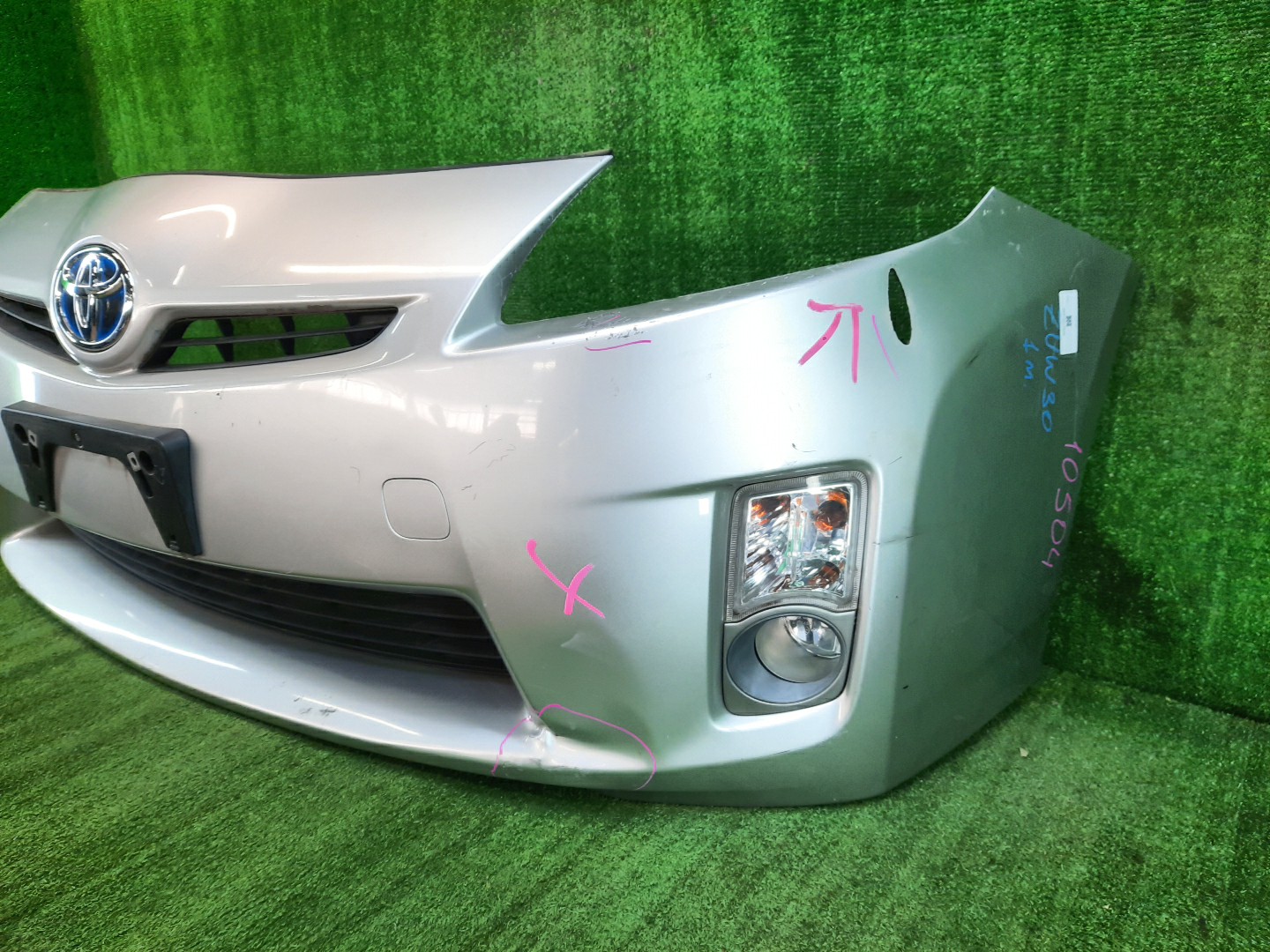 Бампер передний TOYOTA PRIUS ZVW30 10504 2 ракурс