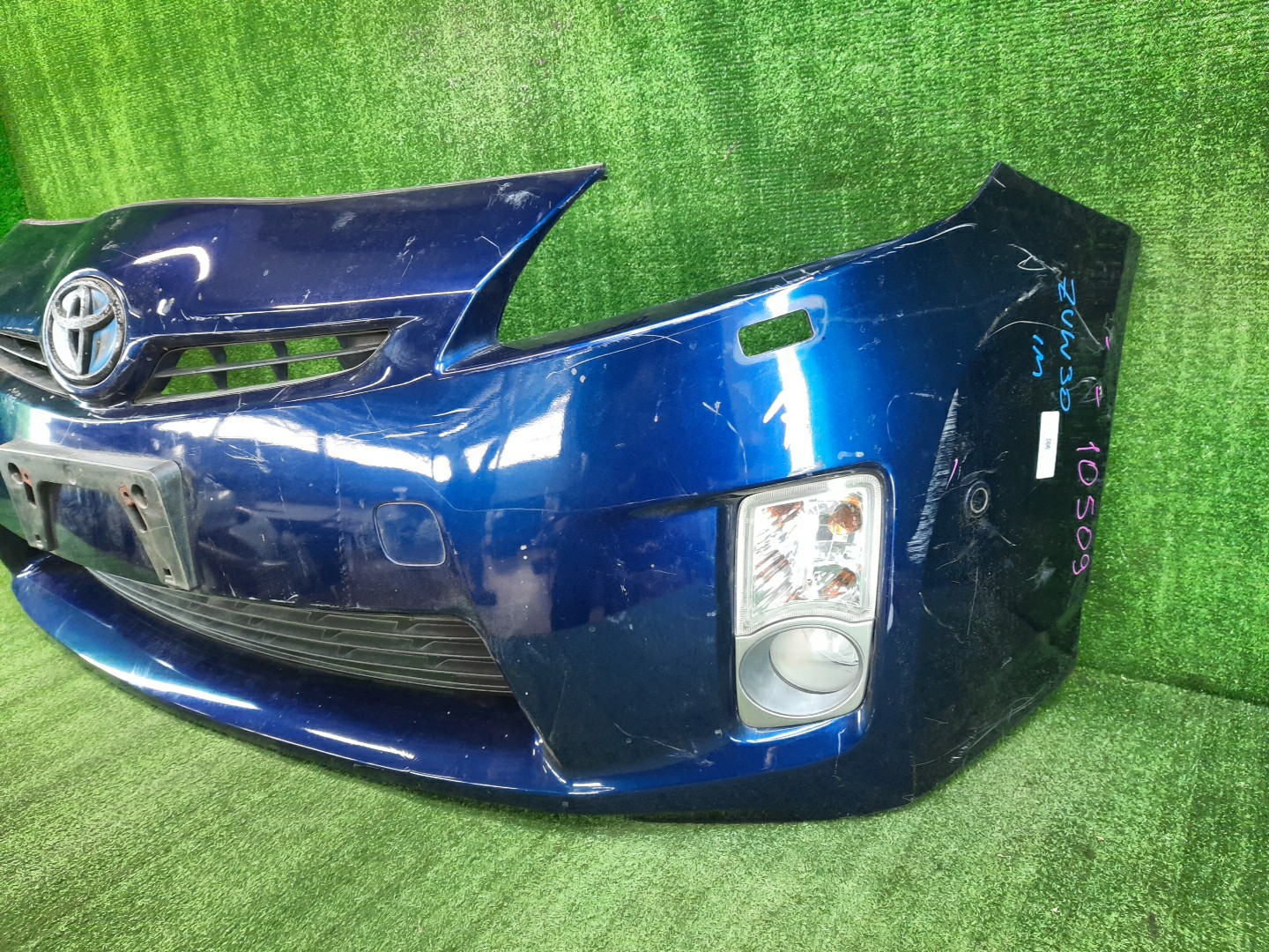 Бампер передний TOYOTA PRIUS ZVW30 10509 2 ракурс