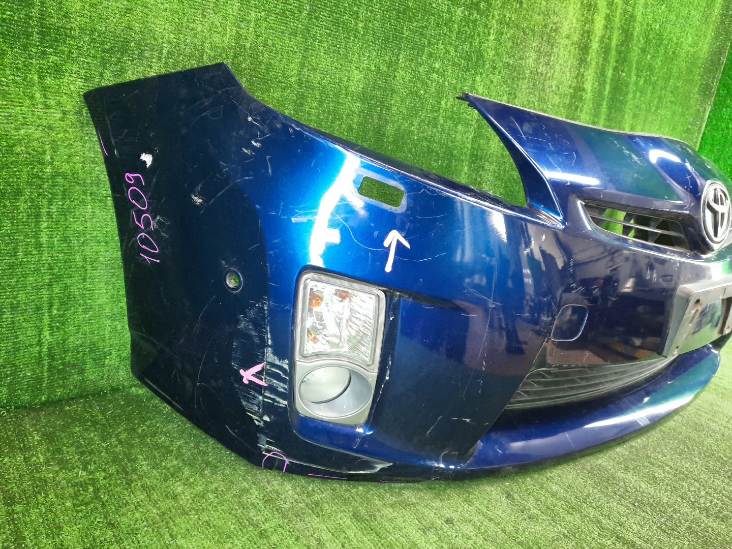 Бампер передний TOYOTA PRIUS ZVW30 10509 3 ракурс