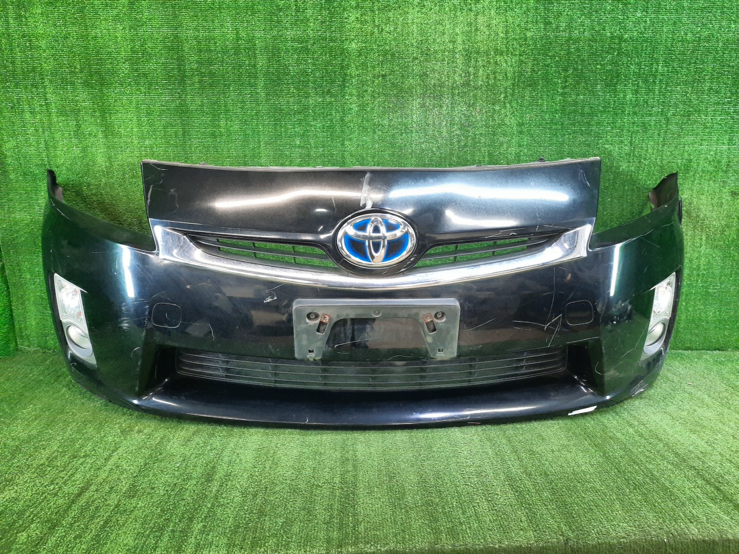 Бампер передний TOYOTA PRIUS ZVW30 10511 1 ракурс