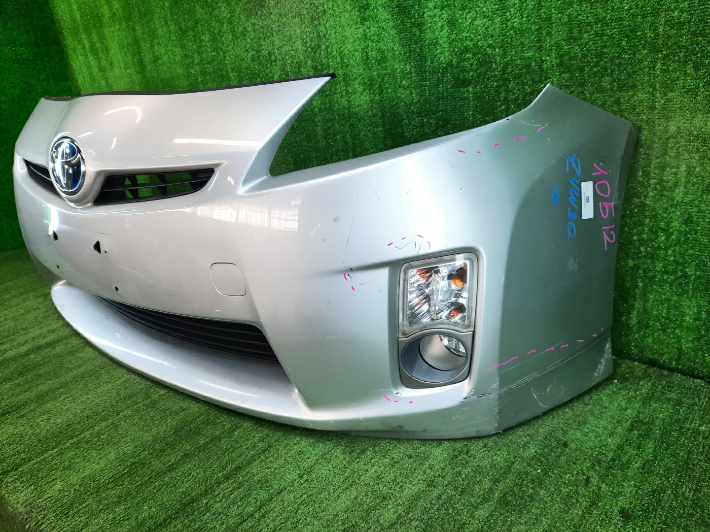Бампер передний TOYOTA PRIUS ZVW30 10512 2 ракурс