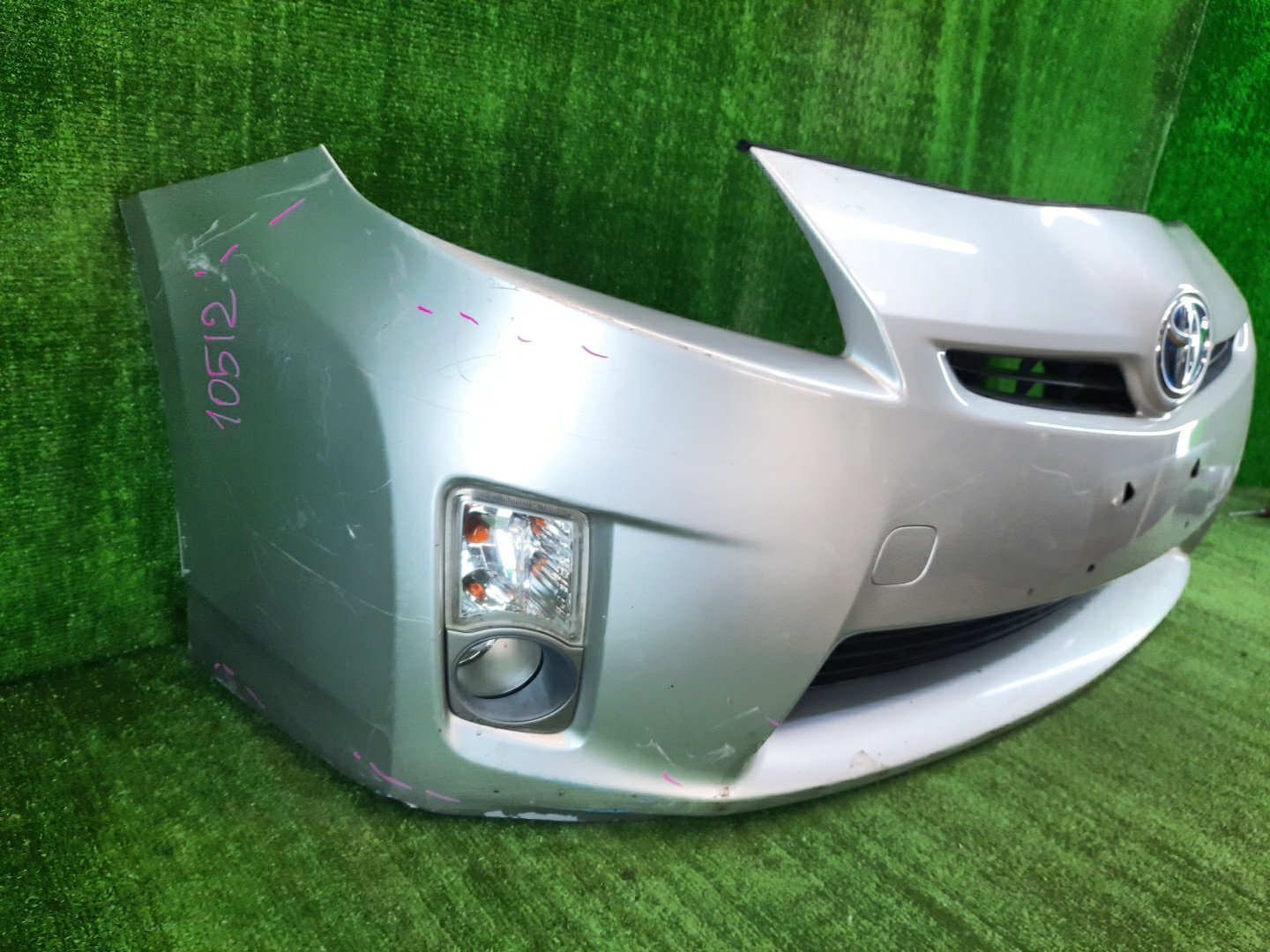 Бампер передний TOYOTA PRIUS ZVW30 10512 3 ракурс