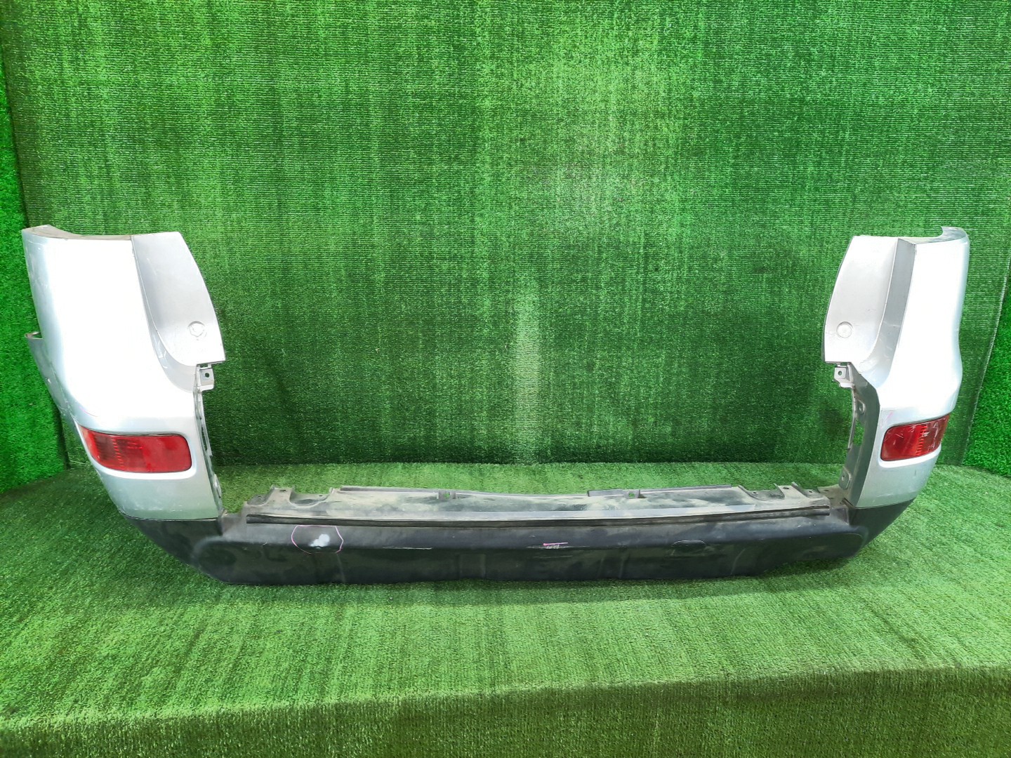 Бампер задний MITSUBISHI OUTLANDER CW4W, CW6W, CW5W 10519 1 ракурс Бампер задний MITSUBISHI OUTLANDER CW4W, CW6W, CW5W 10519 1 ракурс