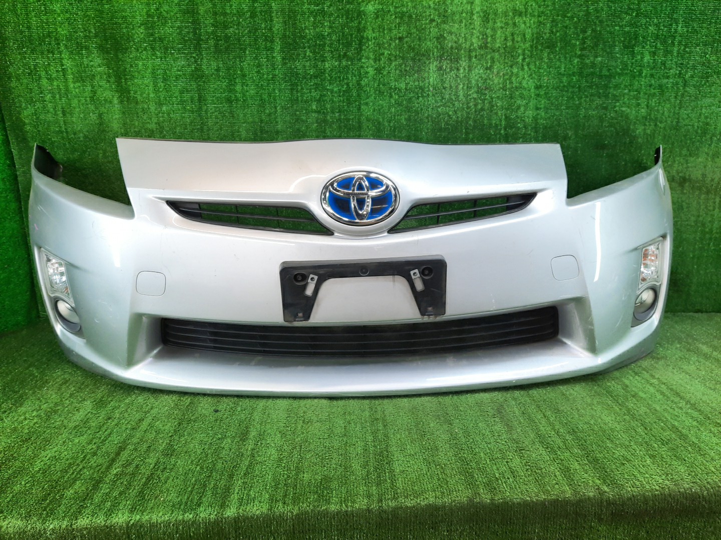 Бампер передний TOYOTA PRIUS ZVW30 10664 1 ракурс