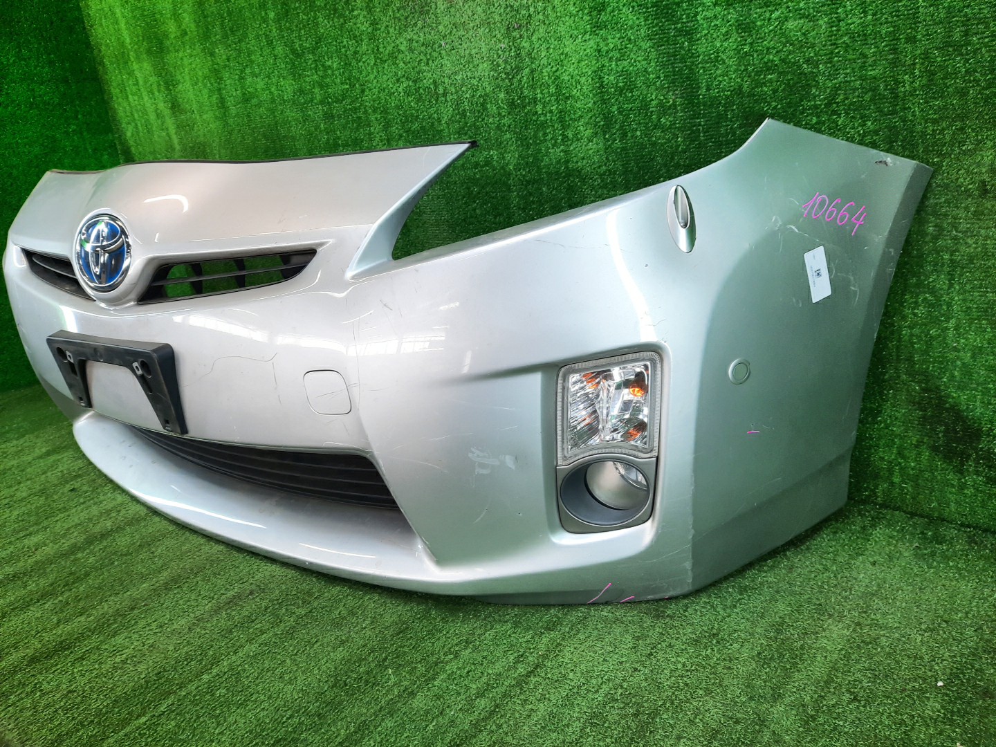 Бампер передний TOYOTA PRIUS ZVW30 10664 2 ракурс