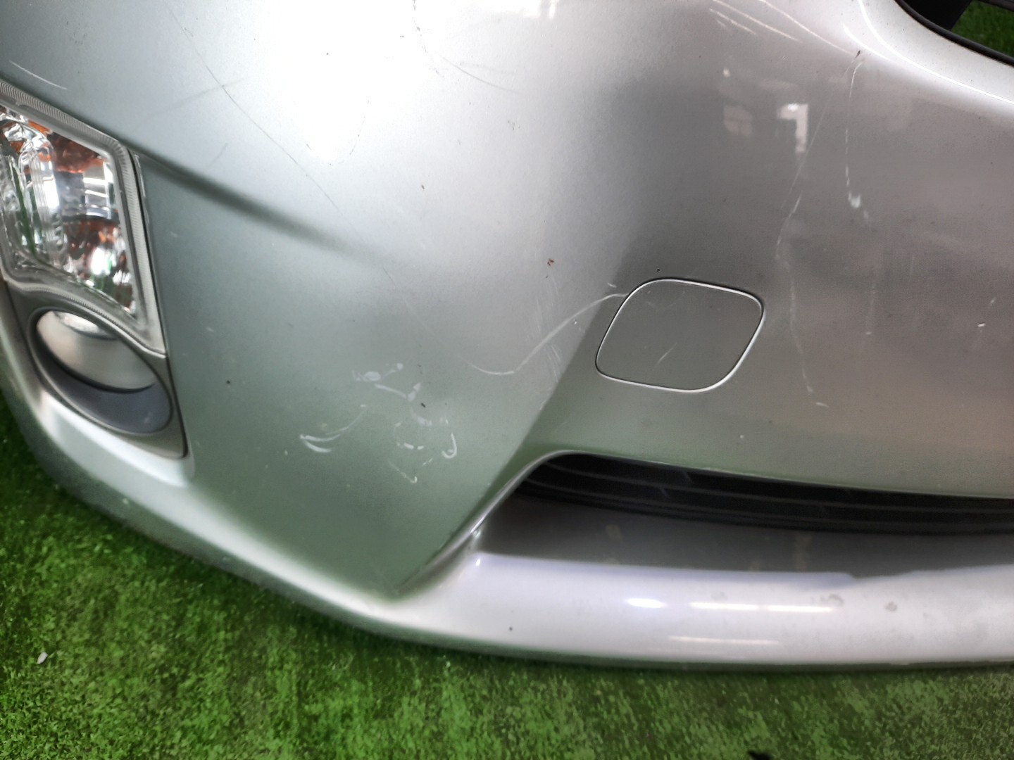 Бампер передний TOYOTA PRIUS ZVW30 10664 5 ракурс