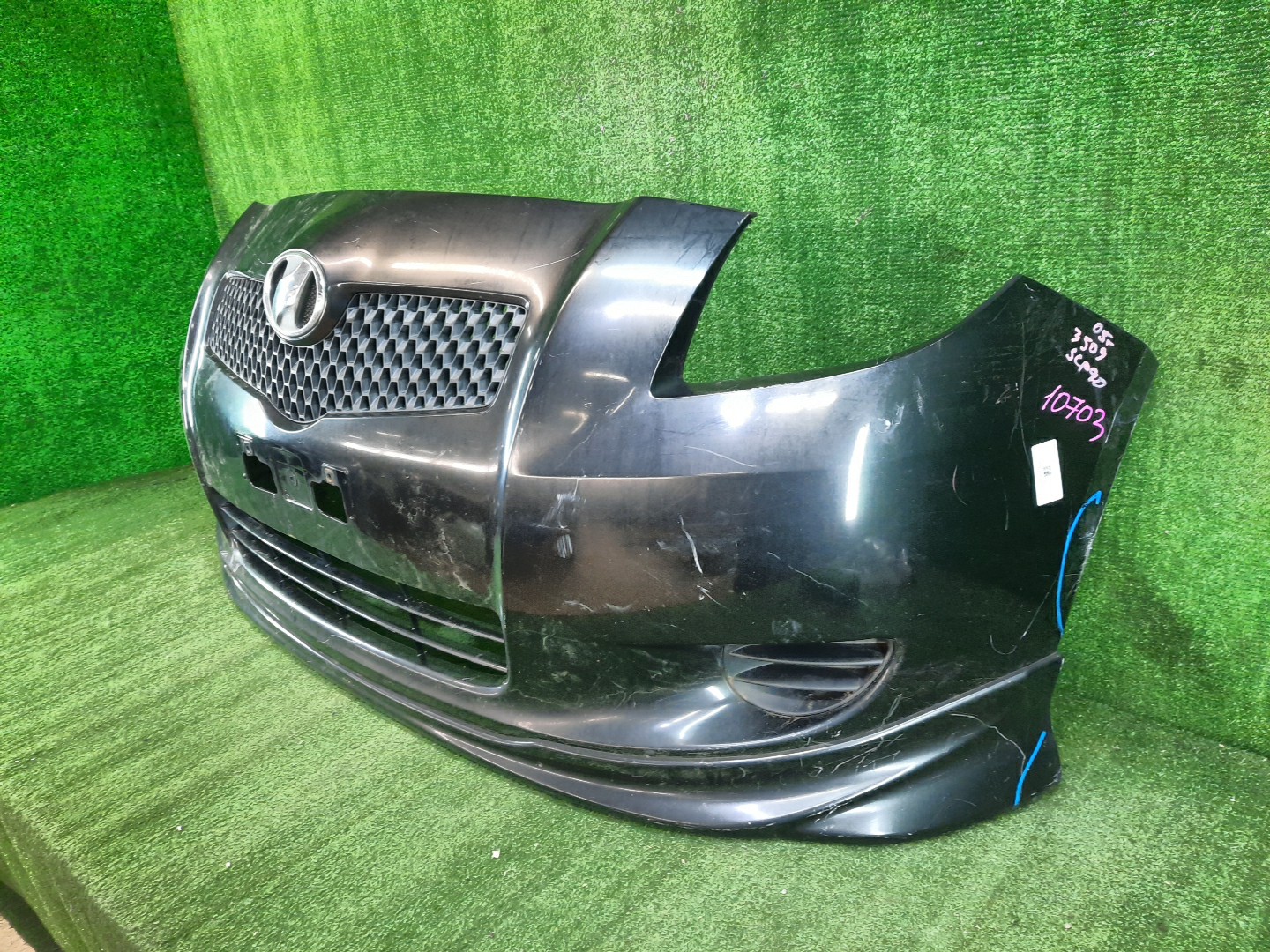 Бампер передний TOYOTA VITZ, YARIS NCP96, SCP90, KSP90, NCP95, NCP91 10703 2 ракурс