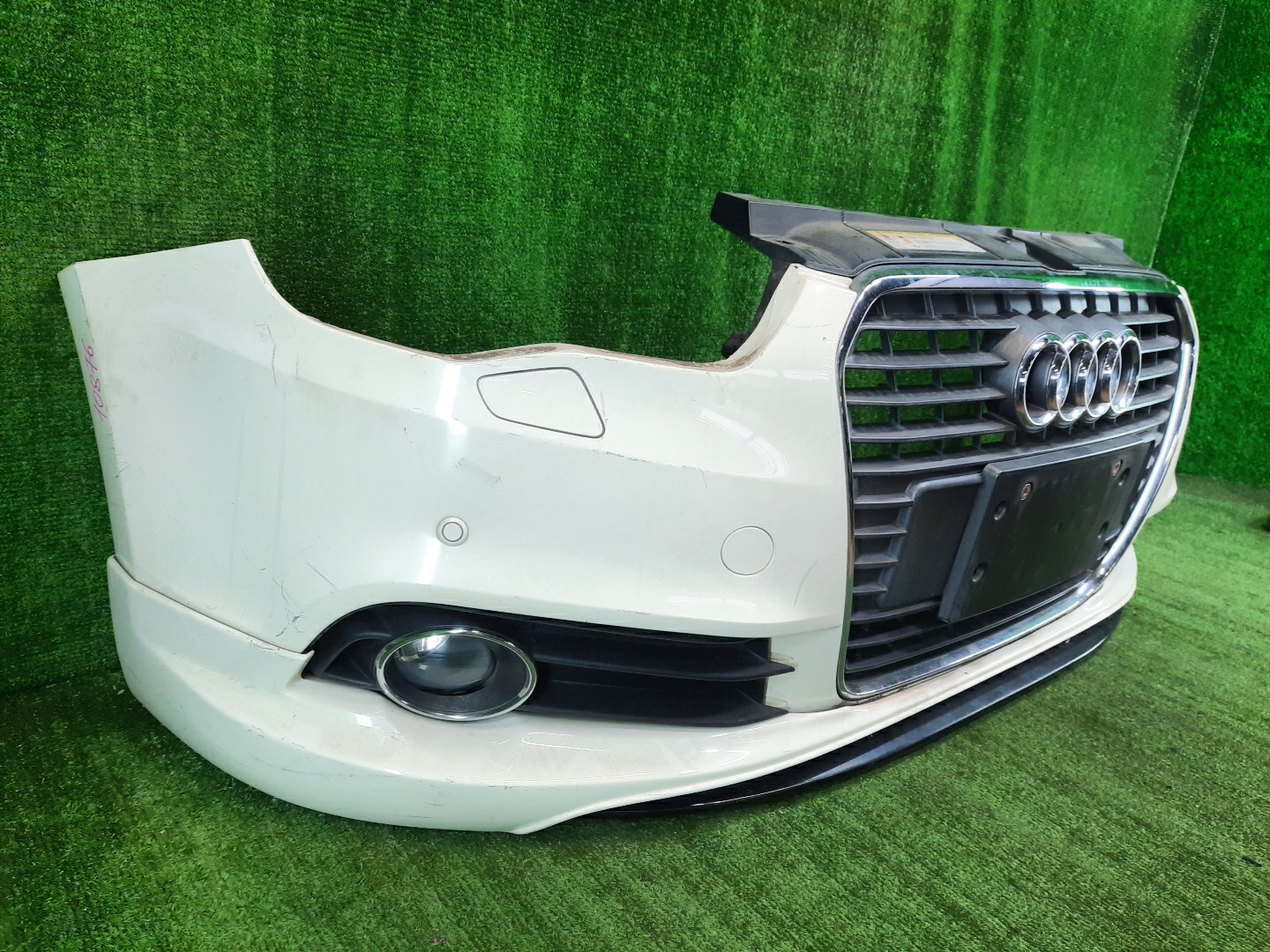 Бампер передний AUDI A1 8X1 10876 3 ракурс Бампер передний AUDI A1 8X1 10876 3 ракурс
