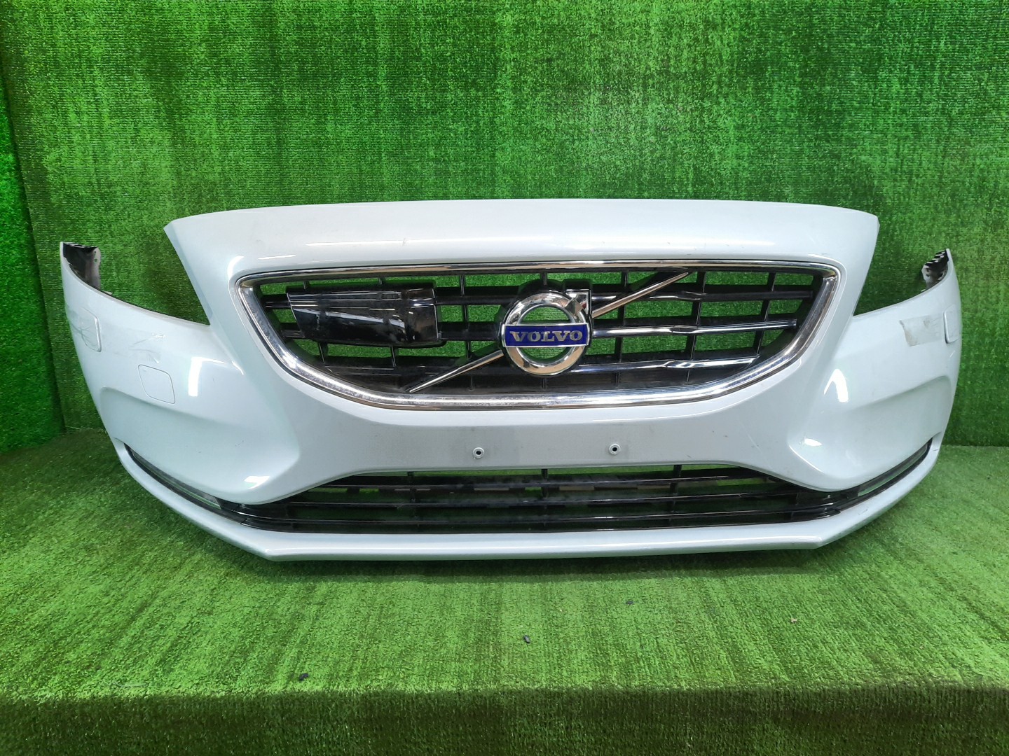 Бампер передний VOLVO V40 MZ63, MV, MV48 10880 1 ракурс