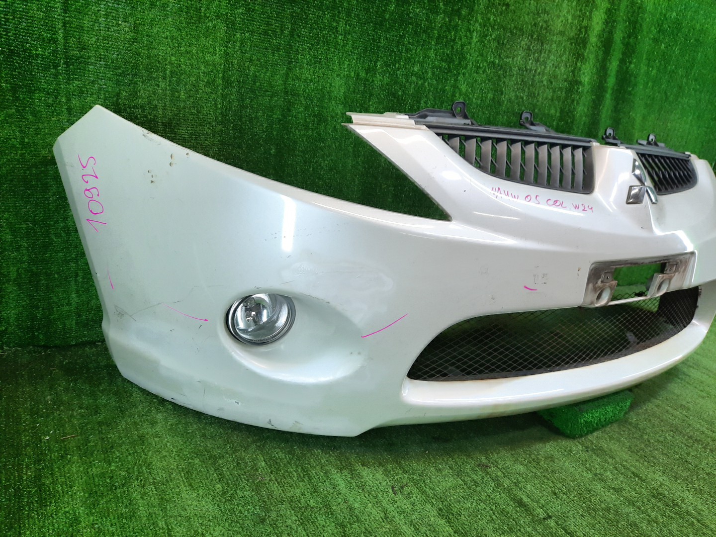Бампер передний MITSUBISHI GRANDIS NA4W 10925 3 ракурс