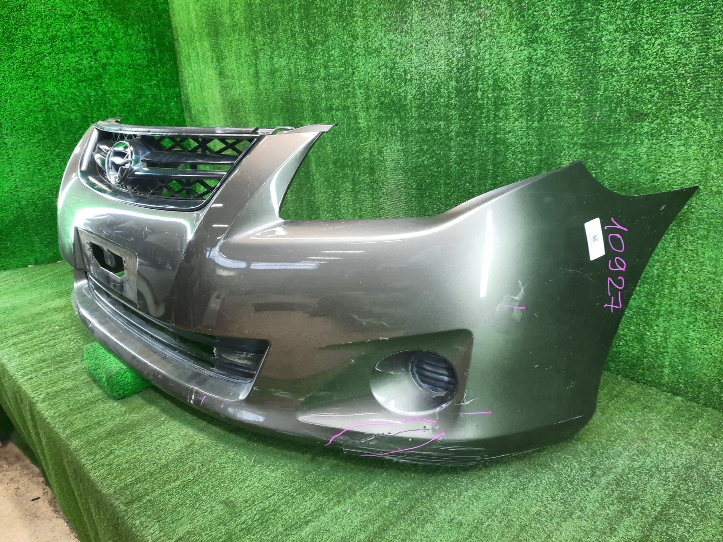 Бампер передний TOYOTA COROLLA FIELDER, COROLLA AXIO ZRE144G, ZRE142G, NZE144G, NZE141G, NZE141, NZE144, ZRE142, ZRE144 10927 2 ракурс Бампер передний TOYOTA COROLLA FIELDER, COROLLA AXIO ZRE144G, ZRE142G, NZE144G, NZE141G, NZE141, NZE144, ZRE142, ZRE144 10927 2 ракурс