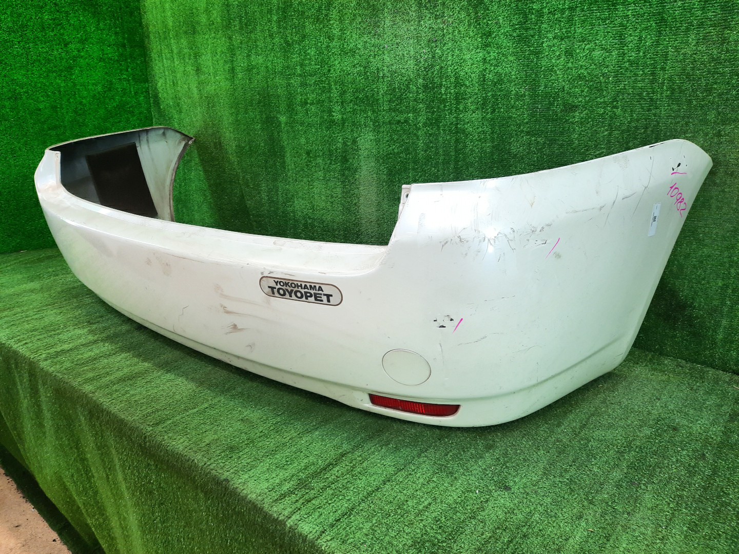 Бампер задний TOYOTA IPSUM ACM21W, ACM26W 10982 2 ракурс