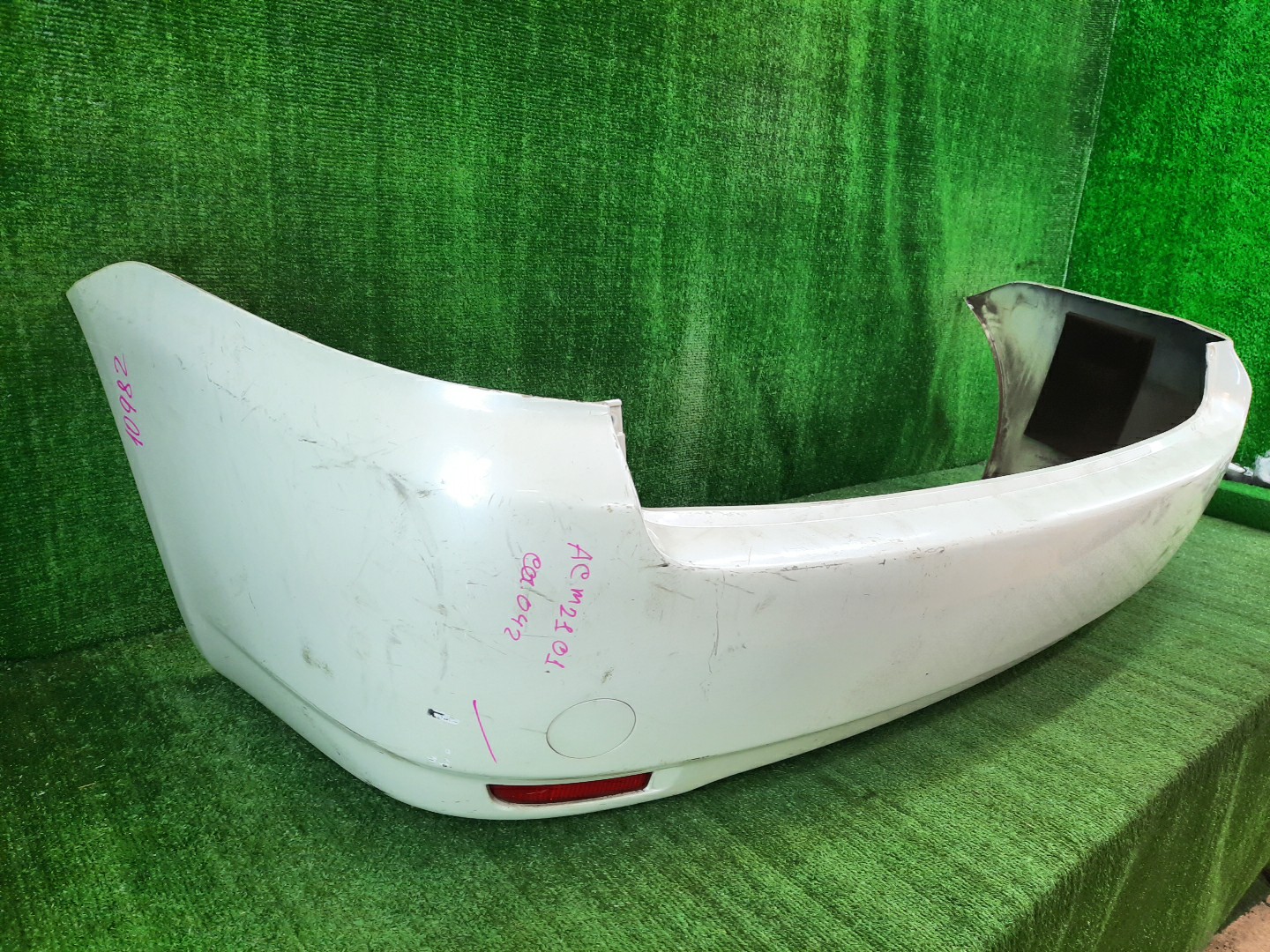 Бампер задний TOYOTA IPSUM ACM21W, ACM26W 10982 3 ракурс