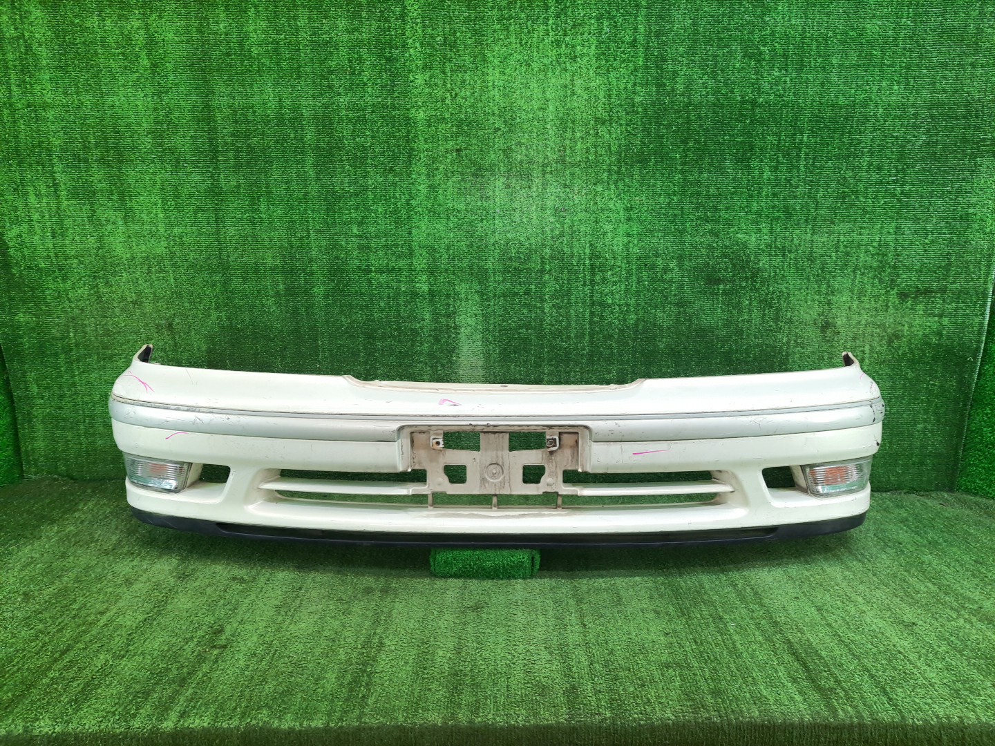 Бампер передний TOYOTA MARK II GX100, JZX100, JZX101, LX100, GX105, JZX105, SX100 11065 1 ракурс