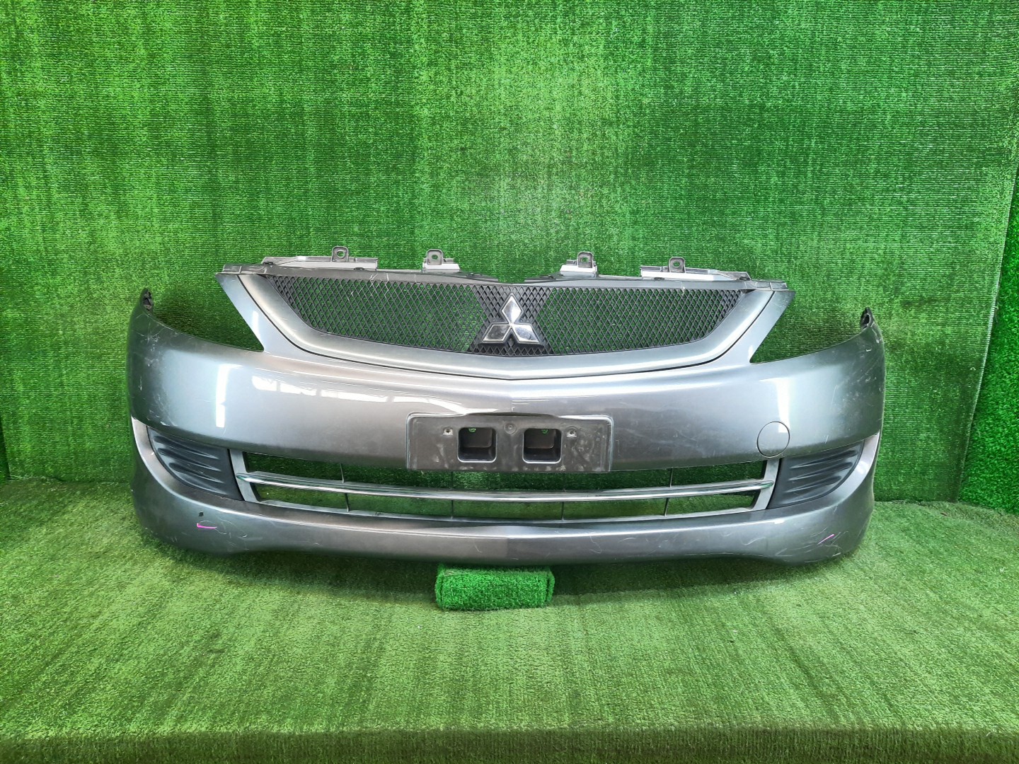 Бампер передний MITSUBISHI GRANDIS NA4W 11079 1 ракурс