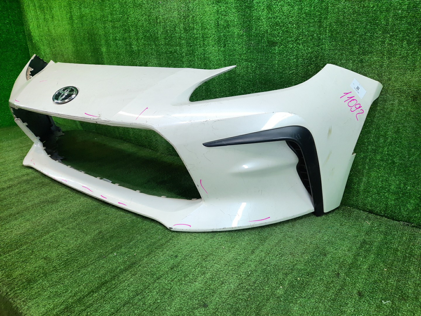 Бампер передний TOYOTA GR86 ZN8 11092 2 ракурс