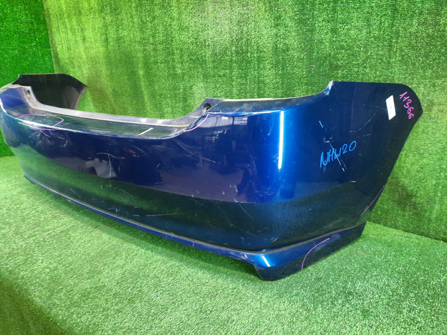 Бампер задний TOYOTA PRIUS NHW20 11366 2 ракурс