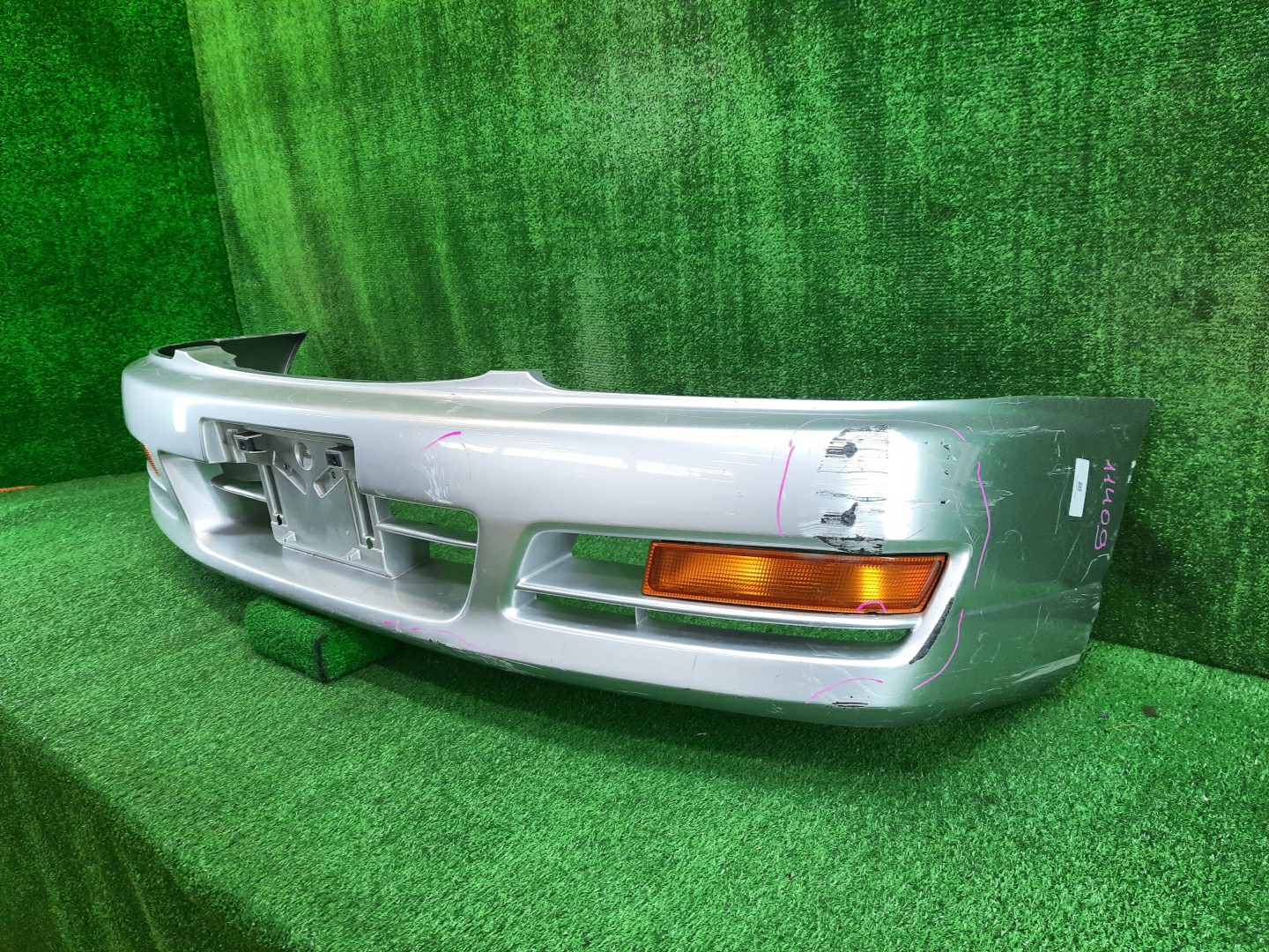 Бампер передний NISSAN LAUREL HC35, GNC35, GC35 11409 2 ракурс
