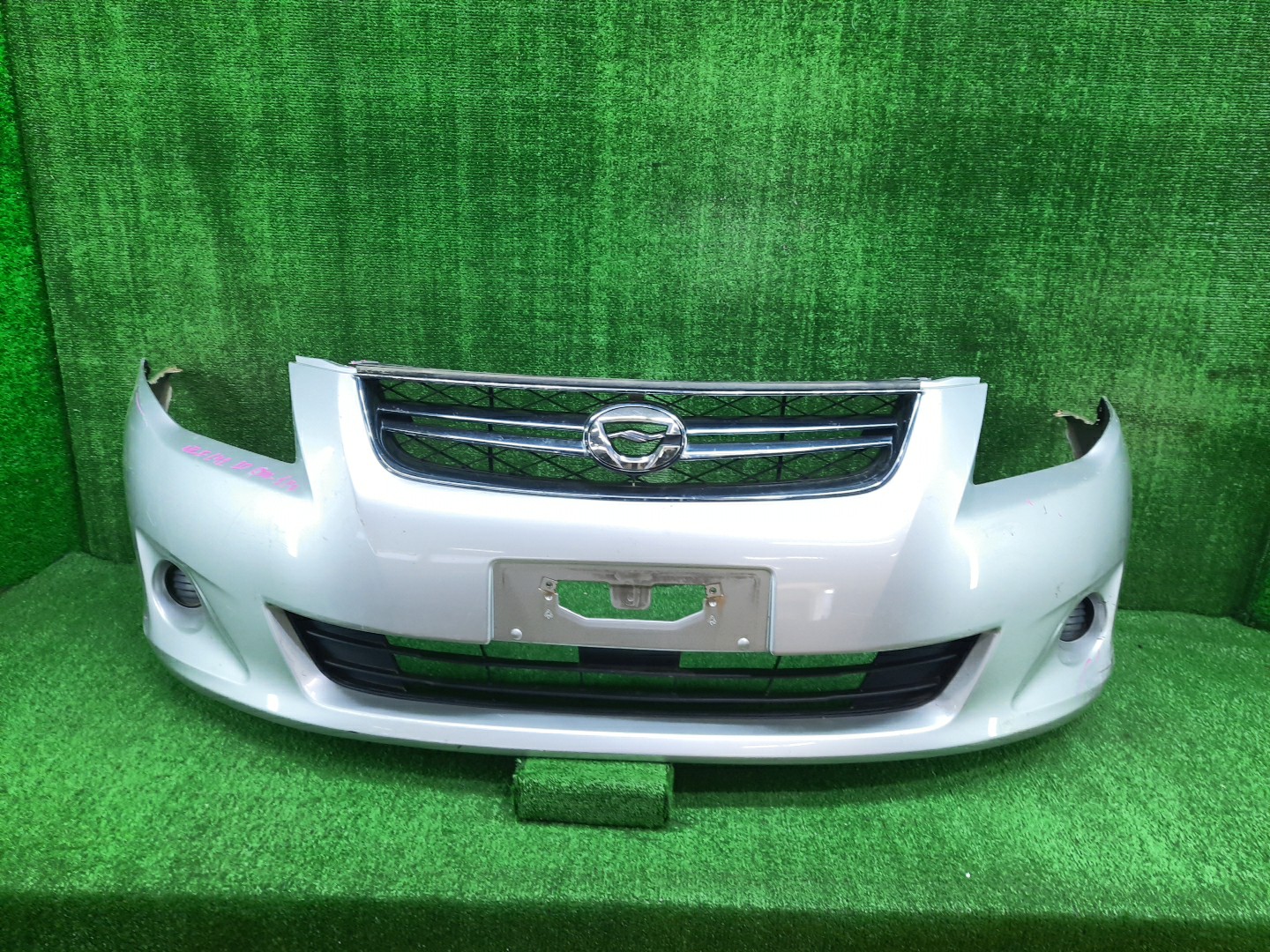 Бампер передний TOYOTA COROLLA FIELDER NZE141 11826 1 ракурс