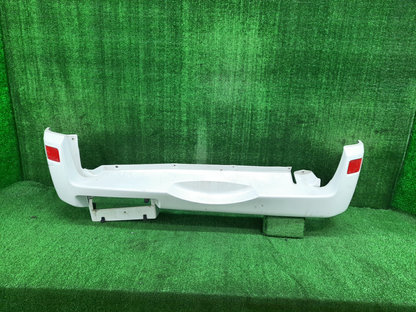 Бампер задний SUZUKI ESCUDO, GRAND VITARA TDB4W, TD94W, TD54W, TDA4W, TDB4, TE94, TD54, TAA4V, JT 12101 1 ракурс