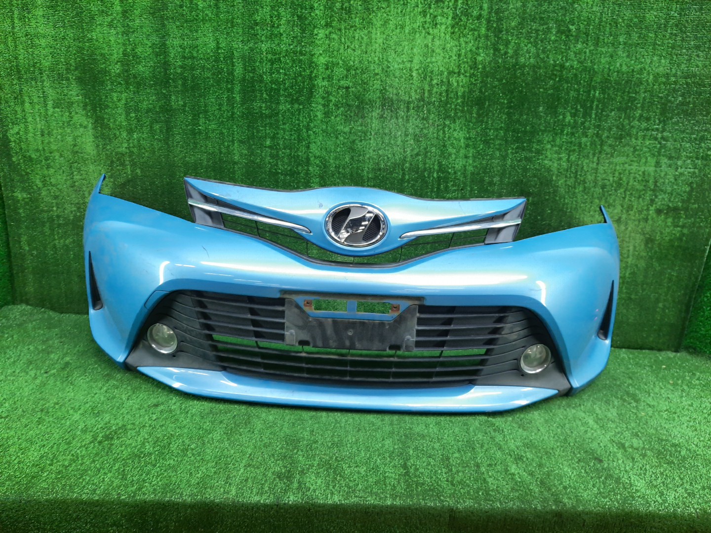 Бампер передний TOYOTA VITZ, YARIS KSP130, NSP130, NSP135, NCP131 12180 1 ракурс