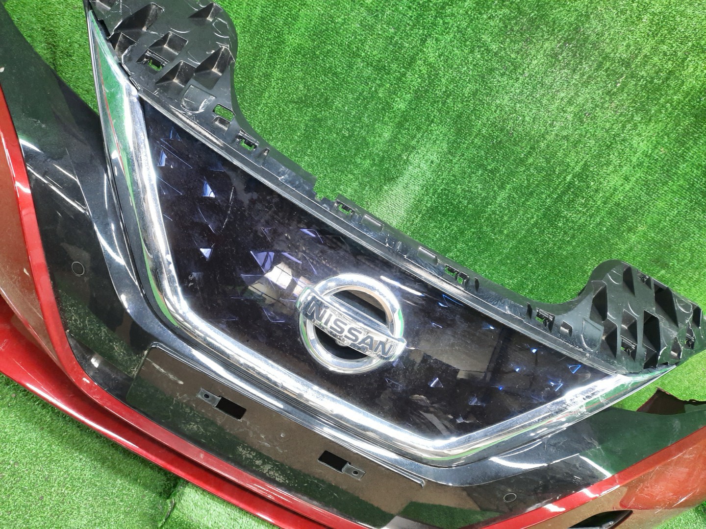 Бампер передний NISSAN LEAF ZE1 12287 3 ракурс