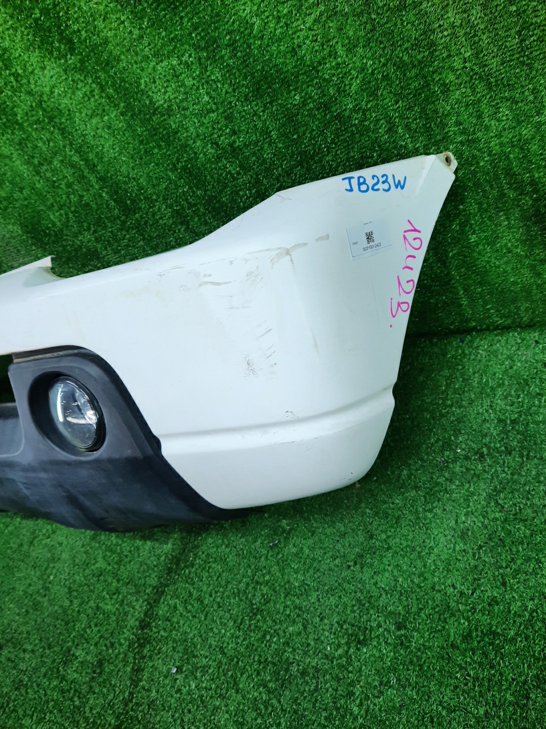Бампер передний SUZUKI JIMNY JB23W 12423 3 ракурс