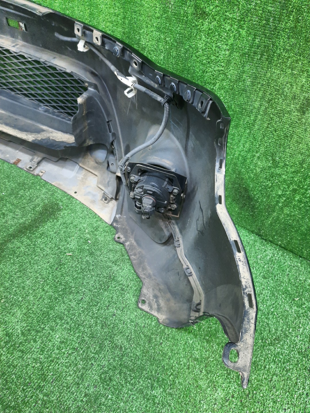 Бампер передний MITSUBISHI OUTLANDER CW4W, CW6W, CW5W 12449 5 ракурс Бампер передний MITSUBISHI OUTLANDER CW4W, CW6W, CW5W 12449 5 ракурс