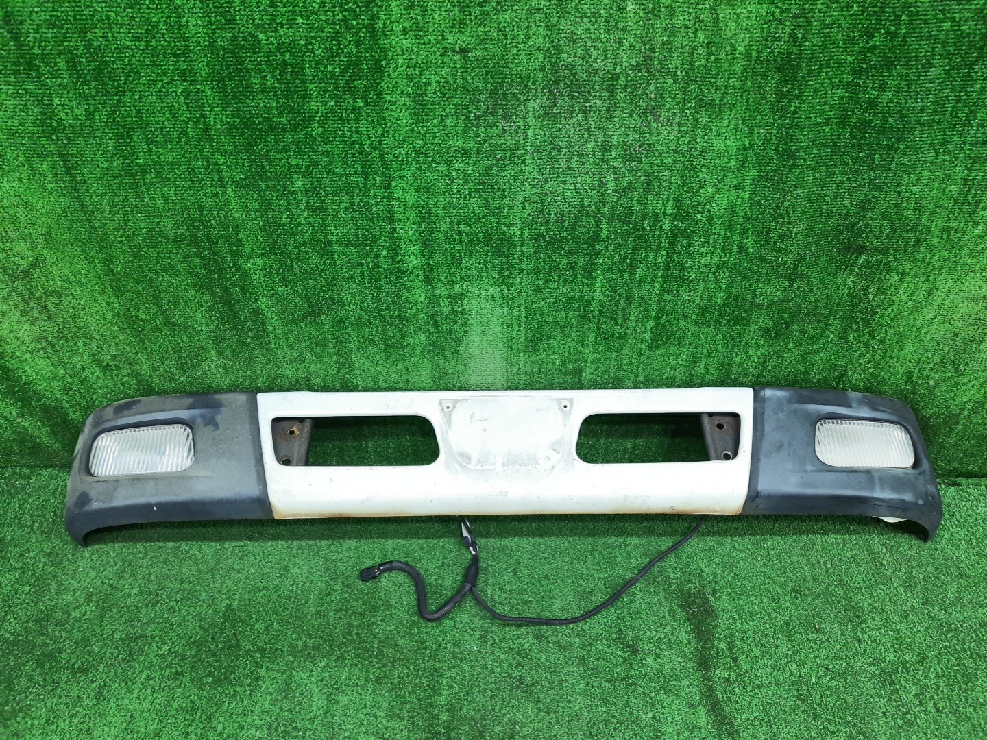 Бампер передний MITSUBISHI FUSO CANTER FBA00 12723 1 ракурс