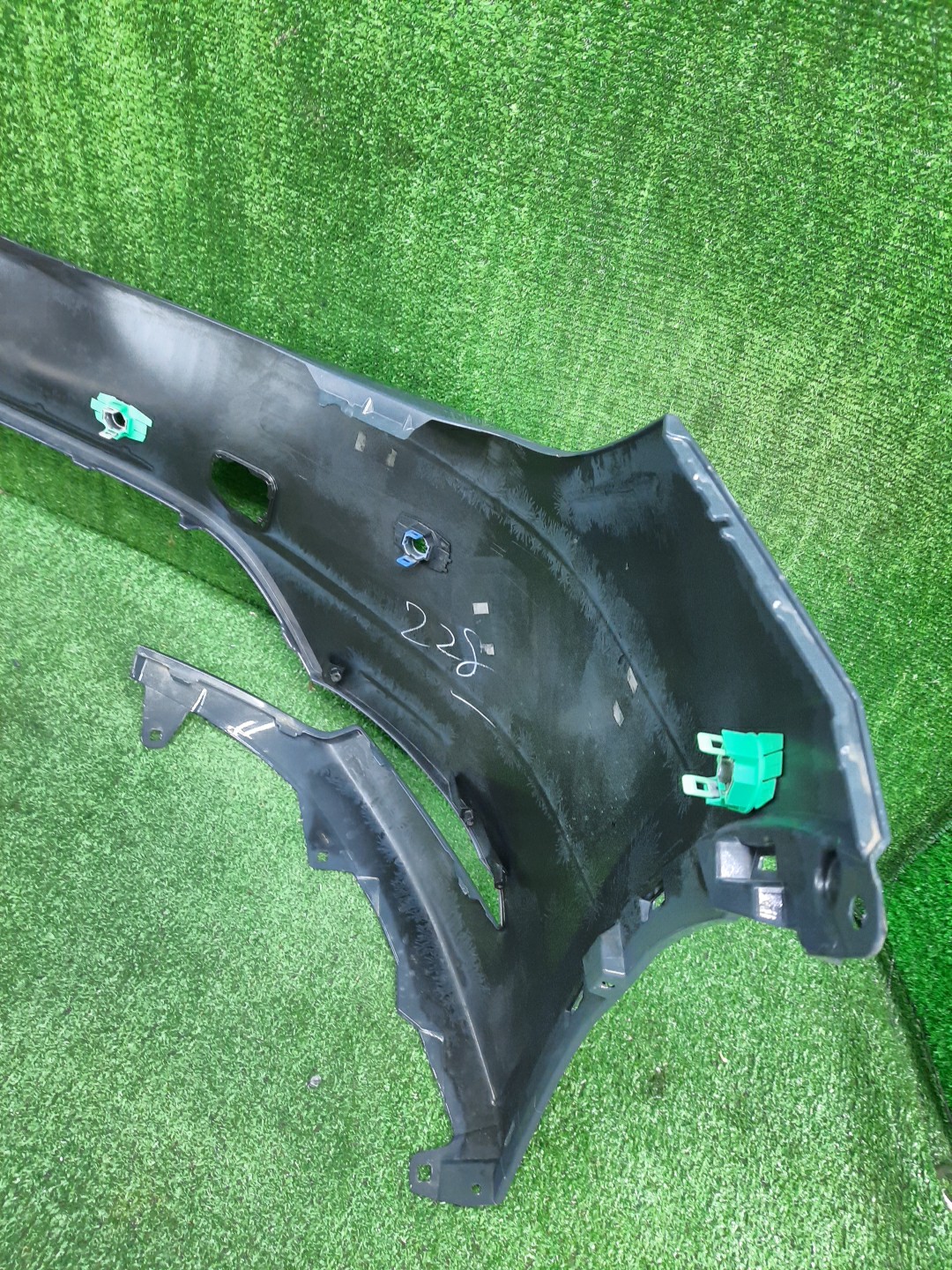 Бампер передний TOYOTA PRIUS ZVW60 12915 4 ракурс