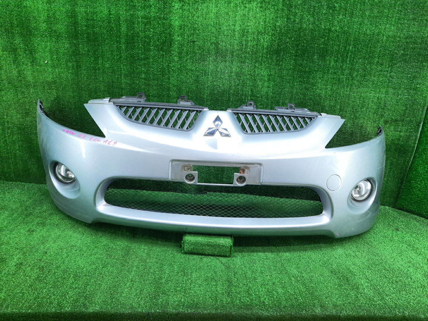 Бампер передний MITSUBISHI GRANDIS NA4W 13093 1 ракурс Бампер передний MITSUBISHI GRANDIS NA4W 13093 1 ракурс