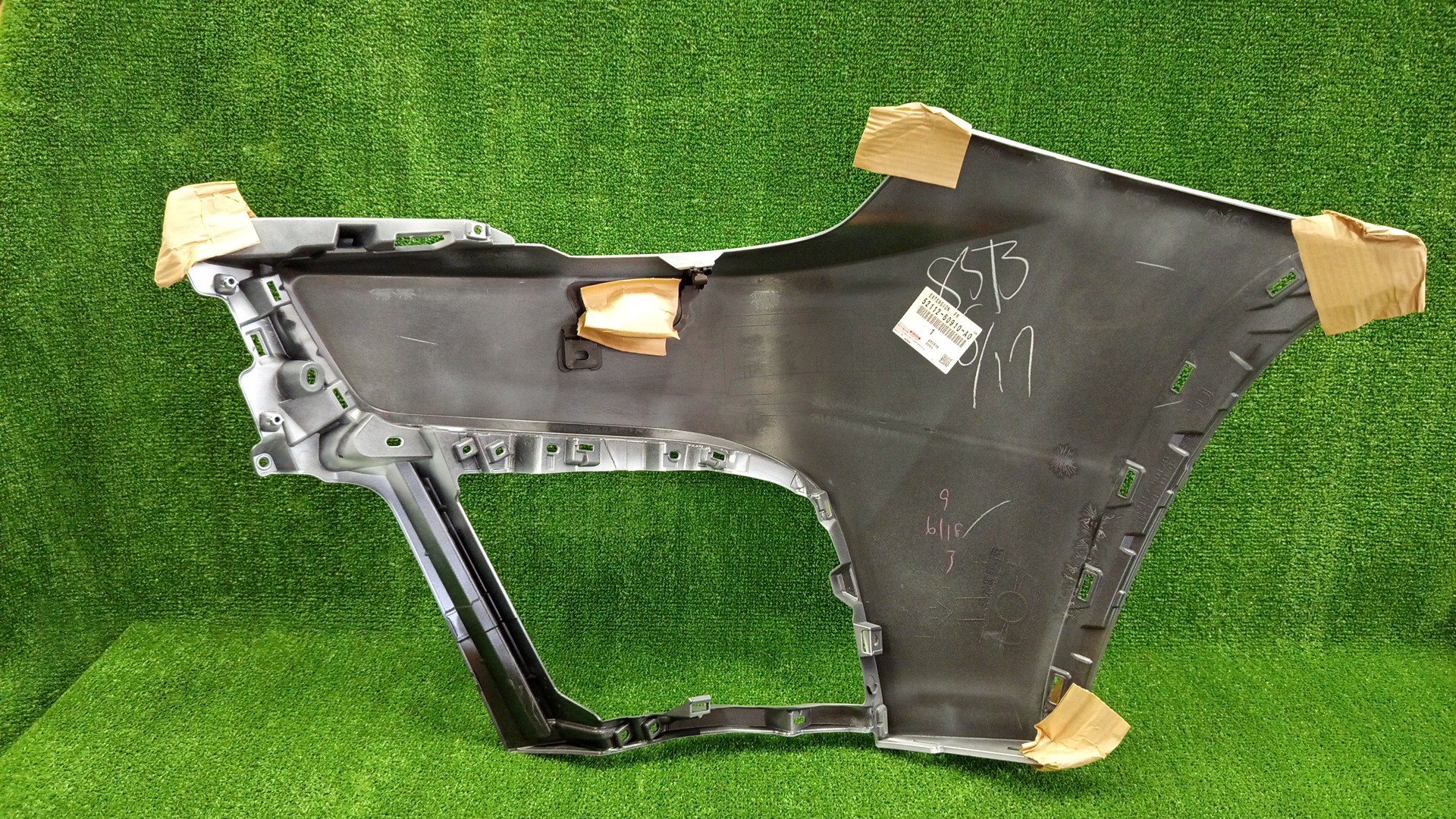 Бампер правый передний LEXUS LX600 VJA310W 52112-60910-A0 2 ракурс