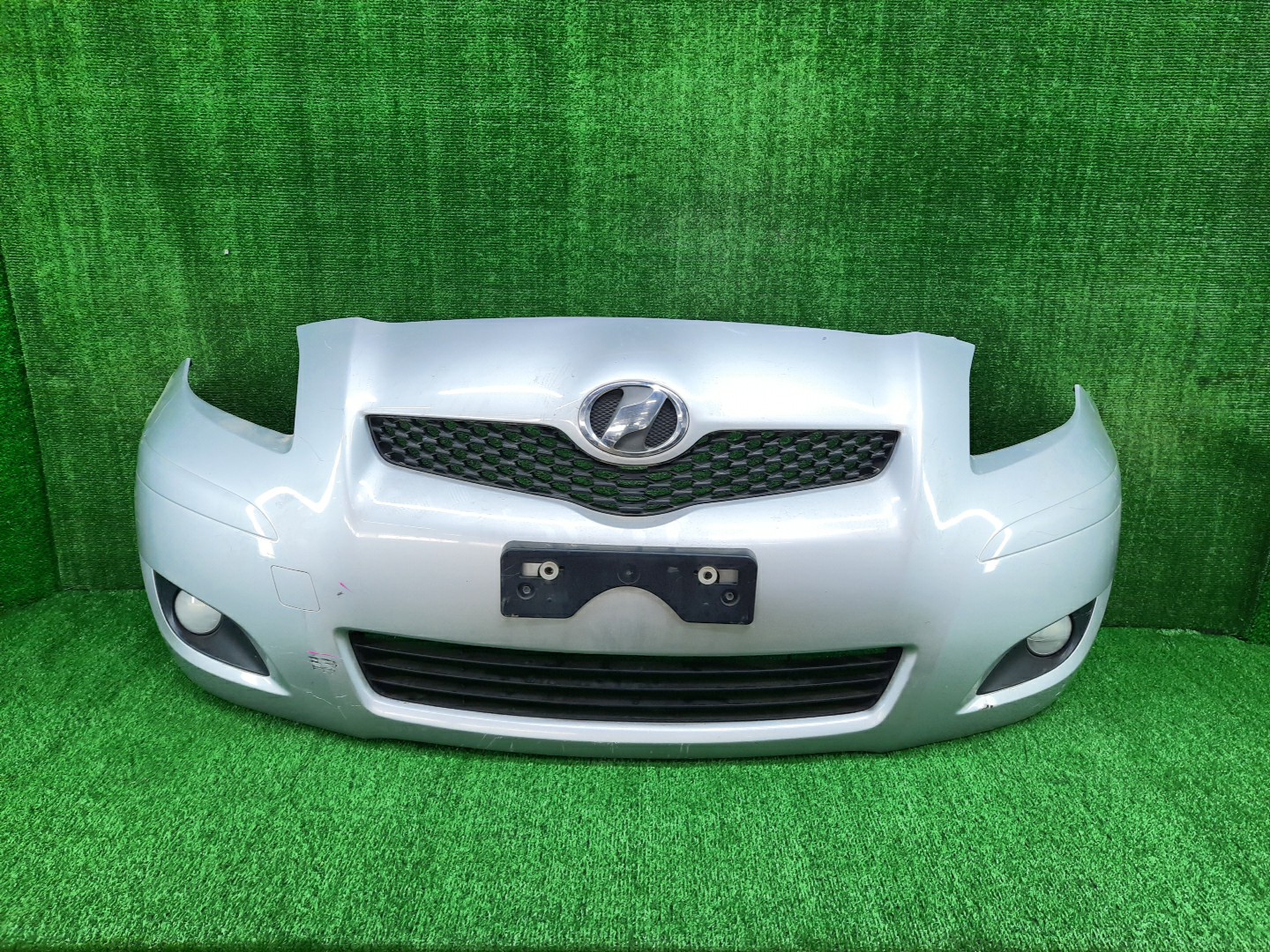 Бампер передний TOYOTA VITZ, YARIS NCP96, SCP90, KSP90, NCP95, NCP91 13175 1 ракурс