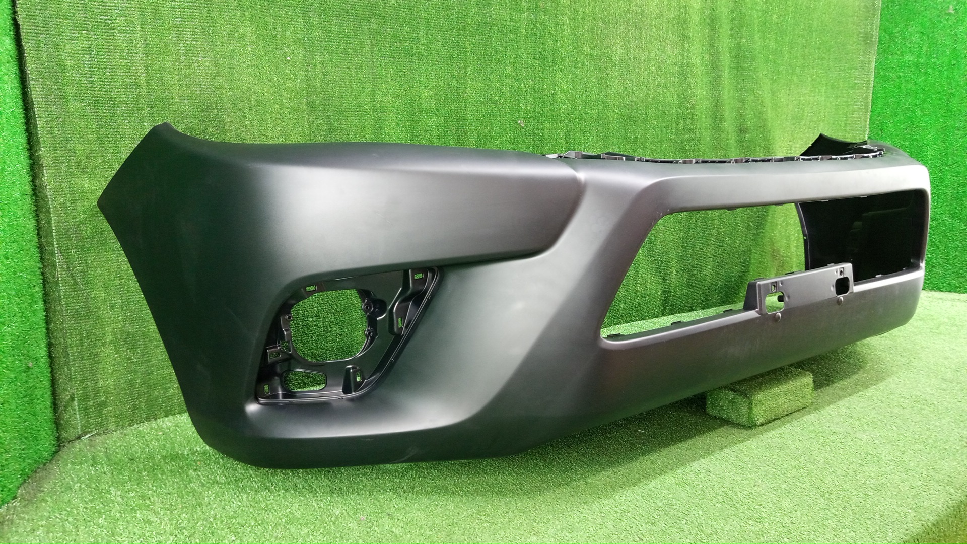 Бампер передний TOYOTA HILUX GUN125 52119-0K820 2 ракурс