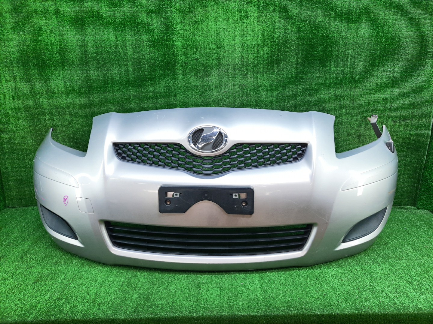 Бампер передний TOYOTA VITZ, YARIS NCP96, SCP90, KSP90, NCP95, NCP91 13545 1 ракурс